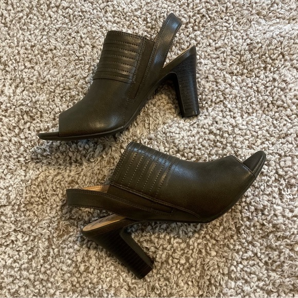 Abella Shoes - Abella Celia Sandal True Comfort Gray Open Toe Strap Back Heeled Mule 6M